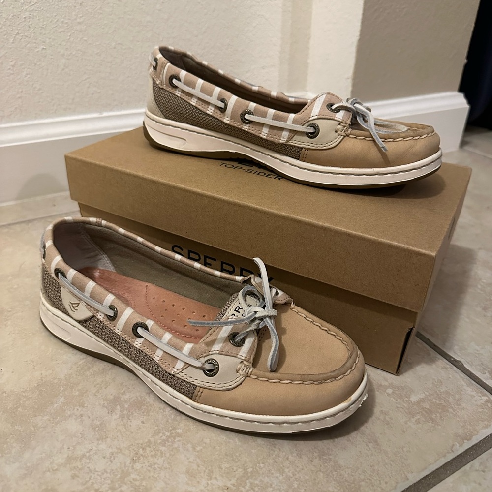 Tan Sperry Top Sider size 6